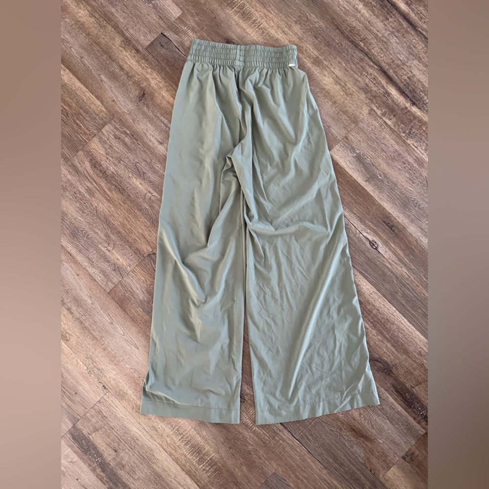 Vuori Women’s Size S/M Villa Wide Leg Pant in Green